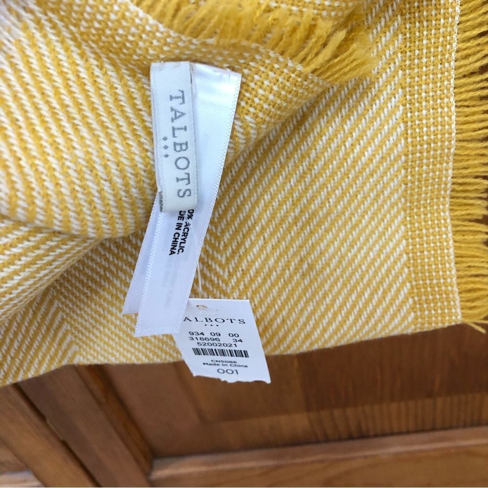Talbots Scarf - Picture 3 of 4